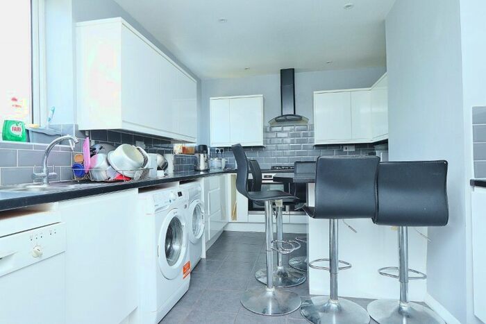 3 Bedroom End Of Terrace House To Rent In Preston Road, Harold Hill, RM3