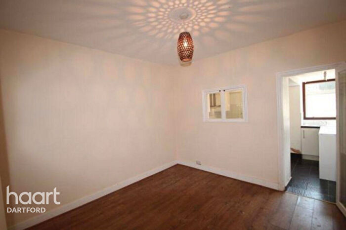 3 Bedroom Semi-Detached House To Rent In Hill House Road, Dartford, DA2