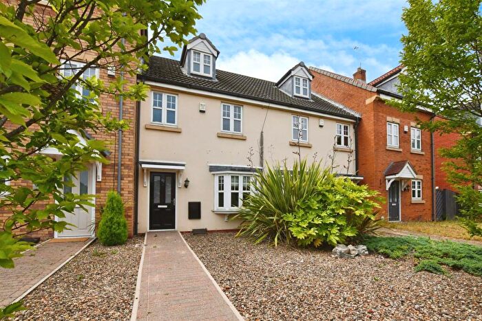 3 Bedroom Terraced House For Sale In Pools Brook Park, Kingswood, Hull, HU7