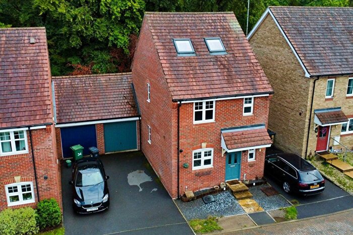 4 Bedroom Detached House For Sale In Gomer Road, Bagshot, GU19