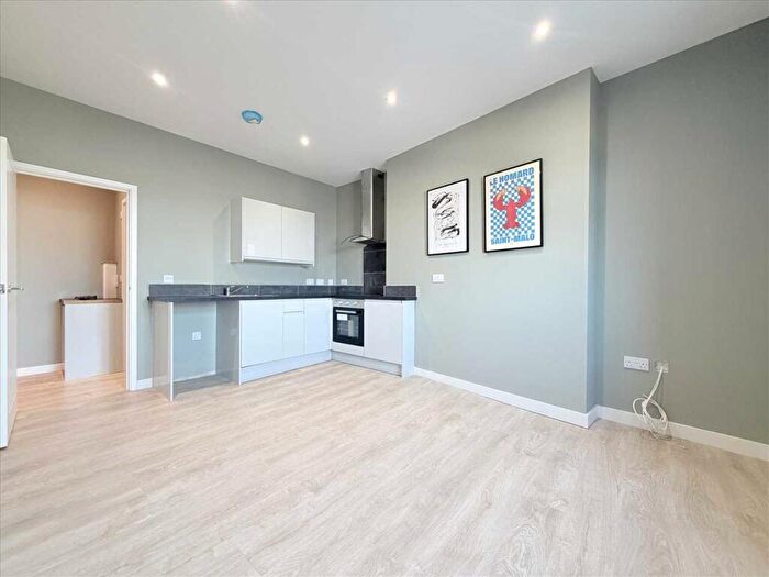 2 Bedroom Apartment To Rent In Cornwall Beach, Plymouth, PL1