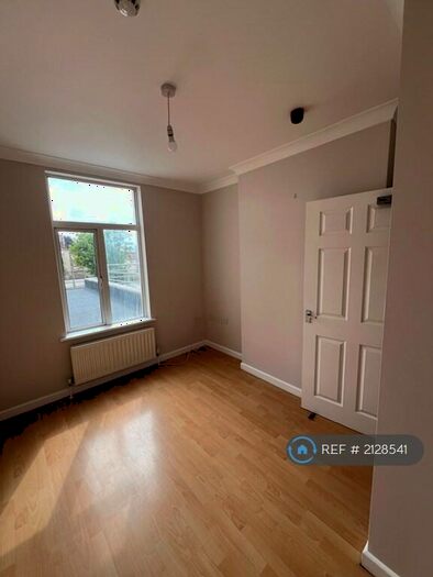 2 Bedroom Flat To Rent In Westbury Hill, Bristol, BS9