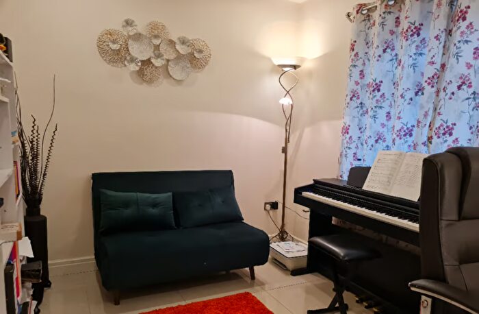 6 Bedroom Terraced House To Rent In Knighton Close, South Croydon, Surrey, CR2