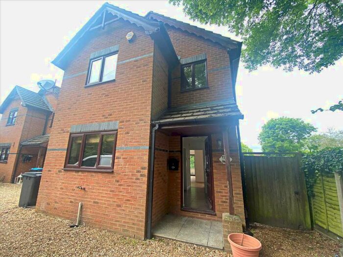 3 Bedroom Detached House To Rent In Wimborne Road, Bournemouth, BH11