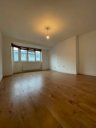 2 Bedroom Flat To Rent In Danes Gate, Harrow, HA1