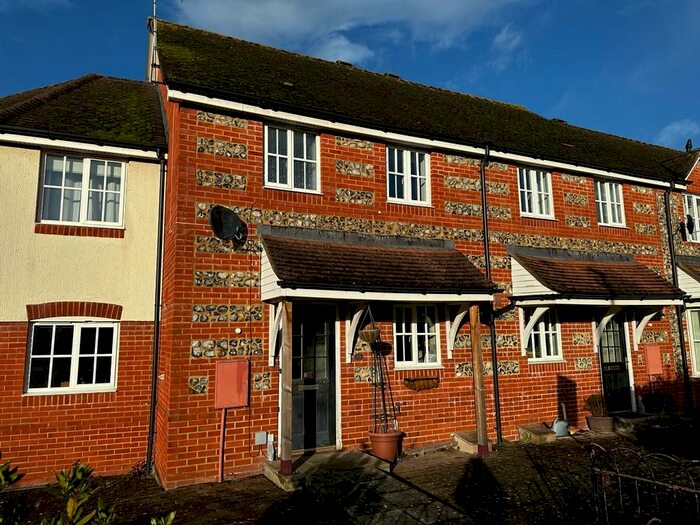 3 Bedroom Terraced House To Rent In Oaklands Avenue, Amesbury, SP4