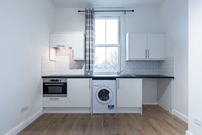 Studio To Rent In Uxbridge Road, Hampton Hill, Hampton, TW12