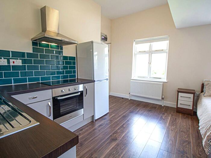 Apartment To Rent In Apt, Clarendon House #, LS2