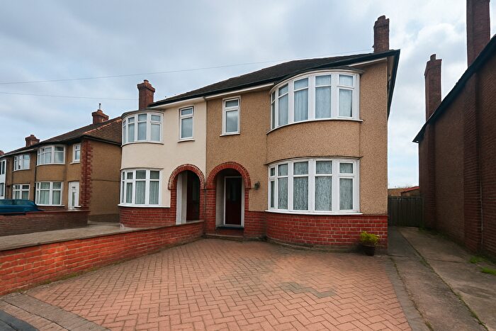 3 Bedroom Semi-Detached House To Rent In Gloucester Road, MK12