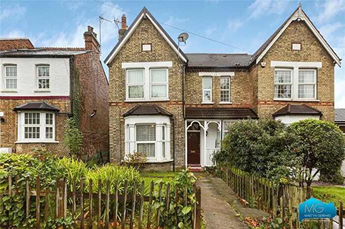 3 Bedroom Semi Detached House To Rent In Avenue Road, London, N14