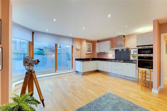 2 Bedroom Flat To Rent In Wemyss Road, Blackheath, London, SE3