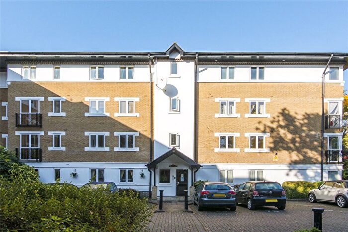 2 Bedroom Flat To Rent In Shelley Court, Makepeace Road, London, E11