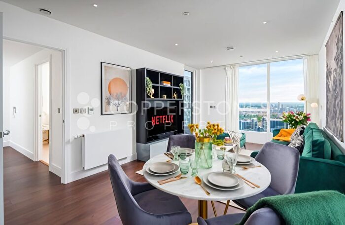 2 Bedroom Flat For Sale In Maine Tower, Harbour Way, London, E14