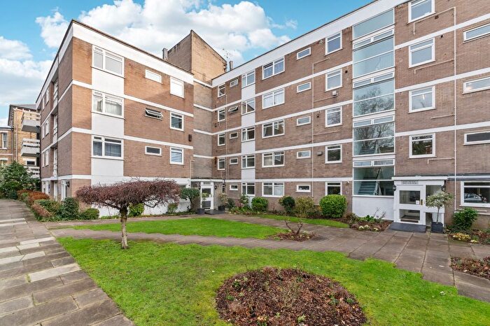 1 Bedroom Flat To Rent In Carlton Drive, Putney, SW15