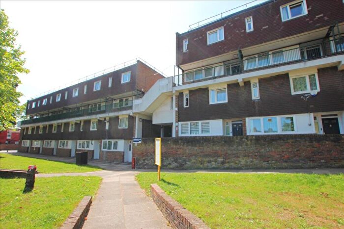 3 Bedroom Flat To Rent In Chedworth House, West Green Road, Tottenham, London, N15