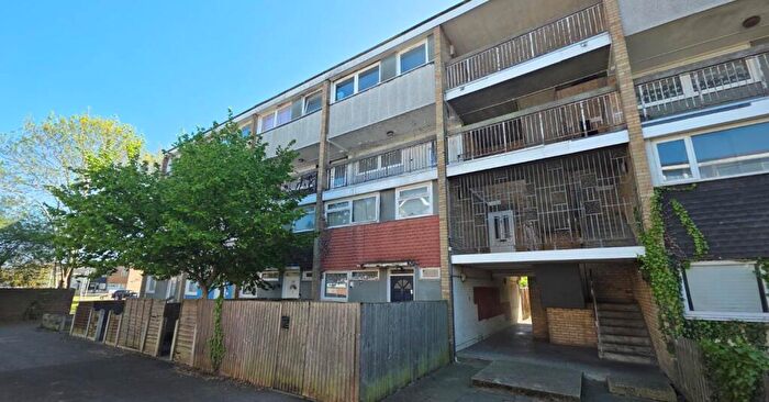 3 Bedroom Maisonette For Sale In Craylands, Basildon, Essex, SS14