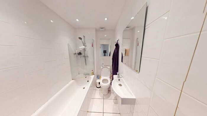 2 Bedroom Semi-Detached House To Rent In Bluecoat Close, Nottingham, NG1