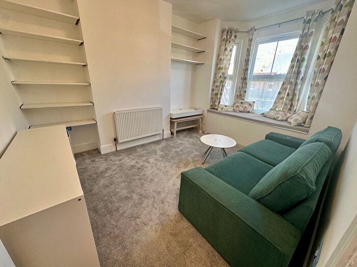 2 Bedroom Maisonette To Rent In Valetta Road, Acton, W3