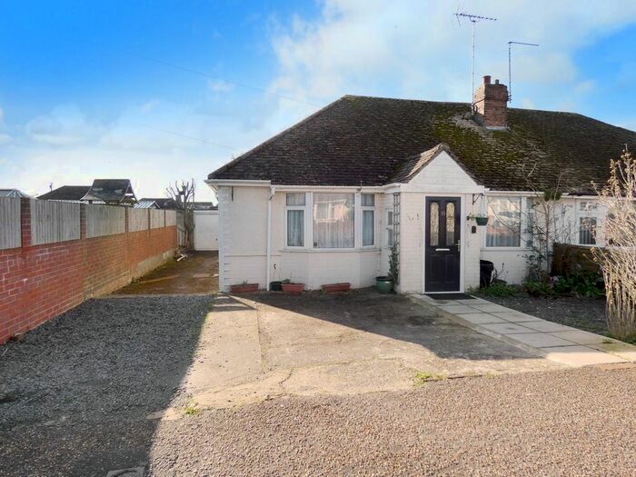 3 Bedroom Semi-Detached Bungalow To Rent In Courtwick Road, Wick, Littlehampton, BN17