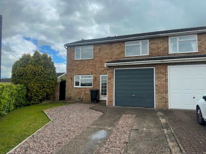 3 Bedroom Semi-Detached House To Rent In Lynford Way, Rushden, NN10