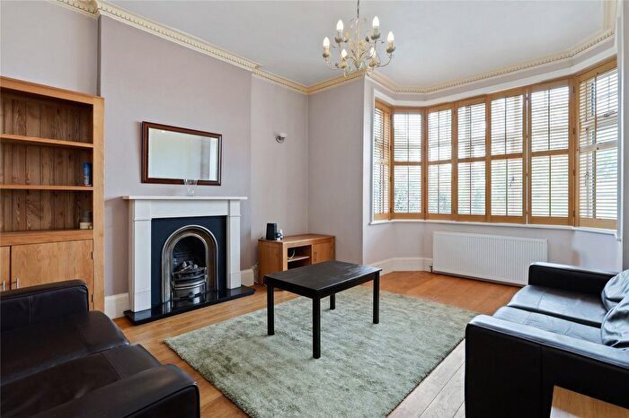 3 Bedroom Flat To Rent In Melbury Gardens, London, SW20