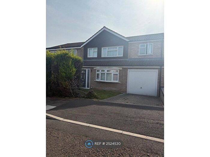 4 Bedroom Semi-Detached House To Rent In Glemsford Close, Luton, LU4