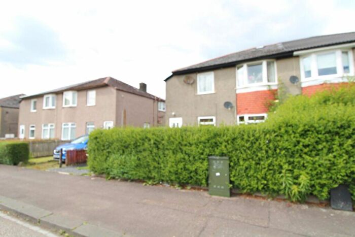 3 Bedroom Flat To Rent In Croftfoot Road, Glasgow, G44