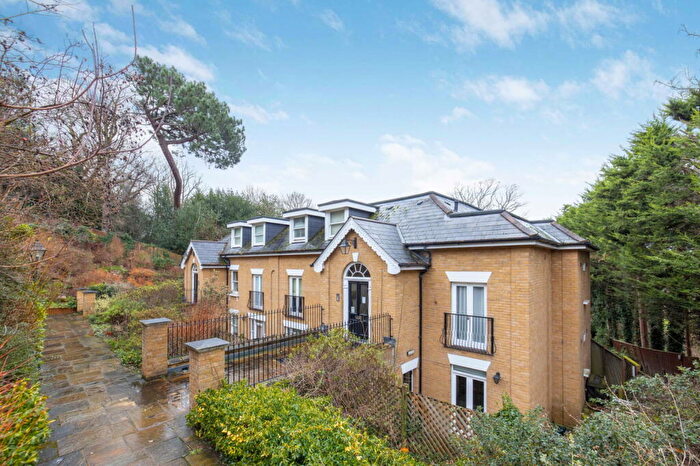 2 Bedroom Flat To Rent In Beckenham Lane, Bromley, BR2