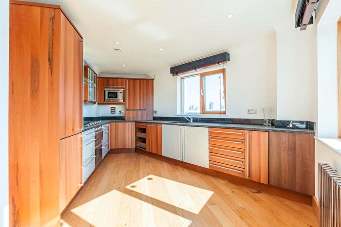 2 Bedroom Flat To Rent In Pancras Way, Bow, London, E3