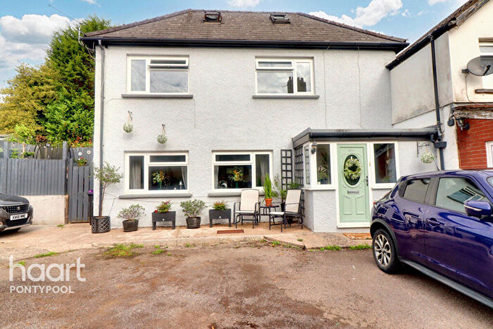 3 Bedroom Semi-Detached House For Sale In Wainfelin Road, Pontypool, NP4