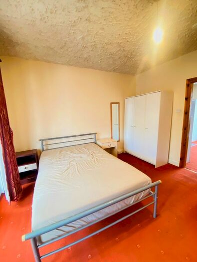 1 Bedroom Flat To Rent In Tiverton Road, Hounslow, TW3