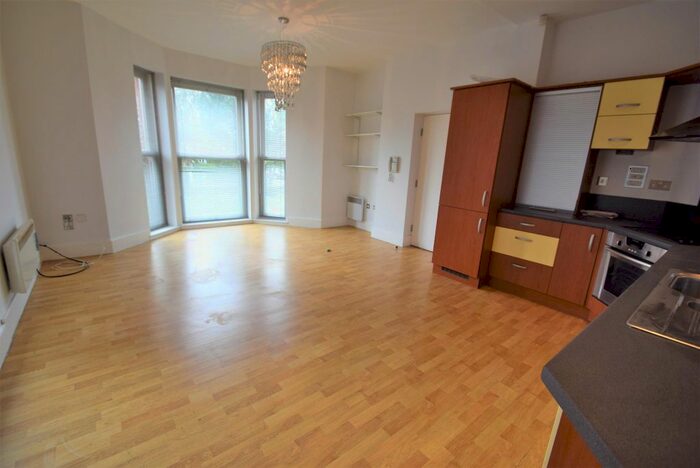 2 Bedroom Flat To Rent In Mauldeth Road, Manchester, Greater Manchester, M20