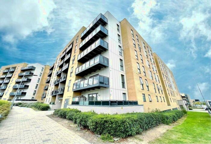3 Bedroom Flat To Rent In Handley Page Road, Barking, Essex, IG11