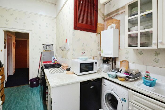 2 Bedroom Flat For Sale In Minto Street, Edinburgh, Midlothian, EH9