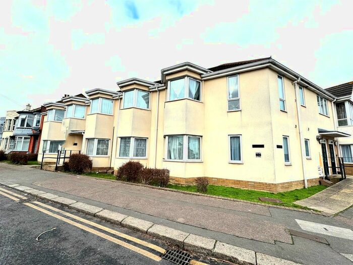 2 Bedroom Flat To Rent In West Road, Westcliff-On-Sea, SS0