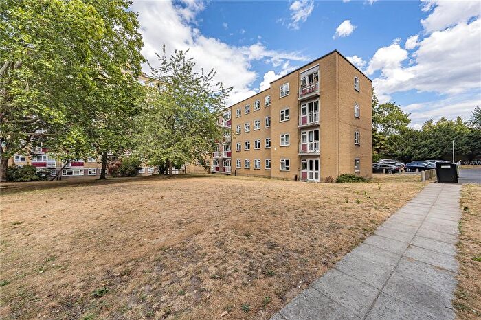 3 Bedroom Flat For Sale In Peldon Court, Richmond, TW9