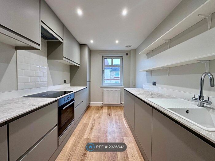 2 Bedroom Flat To Rent In Sinclair Place, Edinburgh, EH11