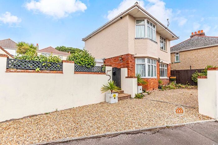 3 Bedroom Detached House For Sale In Queens Road, Poole, BH14