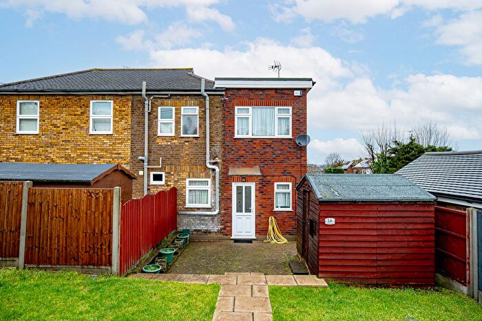 2 Bedroom Semi-Detached House For Sale In Kings Farm, Rayleigh, SS6