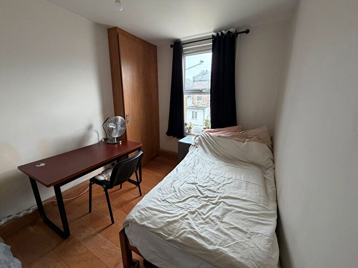 Studio To Rent In Windermere Road, London, N19