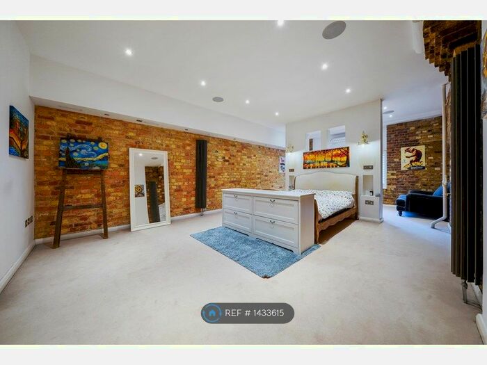 2 Bedroom Flat To Rent In Telfords Yard, London, E1W