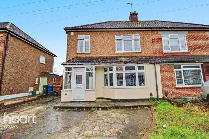 3 Bedroom Semi Detached House For Sale In Leasway, Grays, RM16