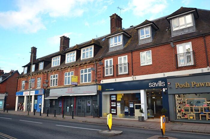 3 Bedroom Flat For Sale In Queens Road, Weybridge, KT13