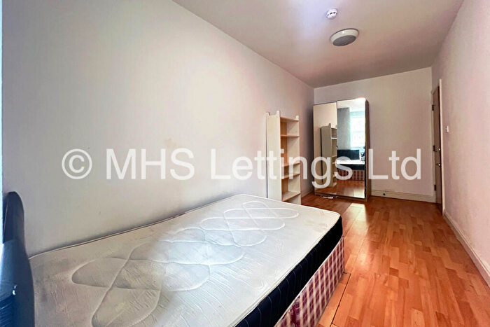 5 Bedroom Flat To Rent In A Cardigan Road, Leeds, LS6