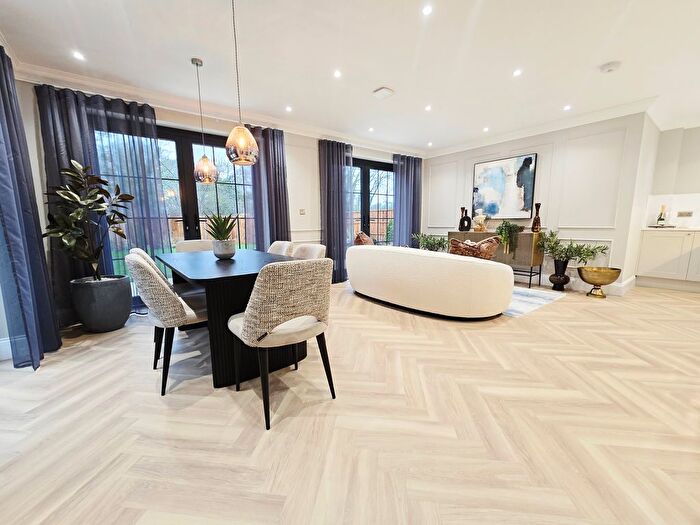 3 Bedroom Detached House For Sale In Barley Close, St Albans, AL4