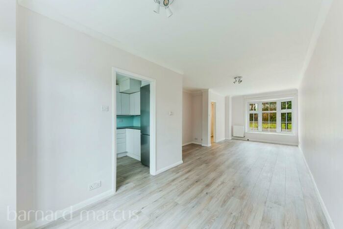 3 Bedroom Terraced House To Rent In Rowan Gardens, Croydon, CR0