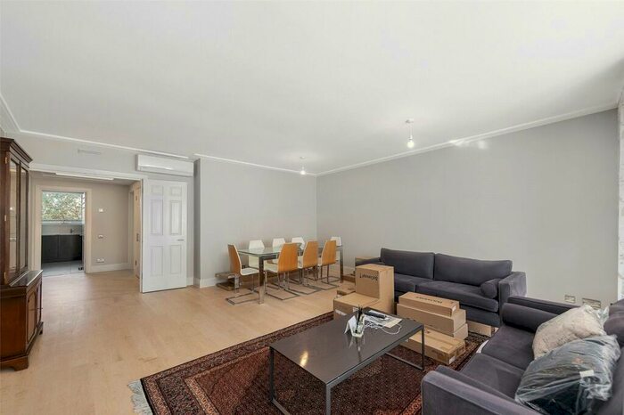 3 Bedroom Apartment To Rent In Balmoral Court, Queen's Terrace, St John's Wood, London, NW8