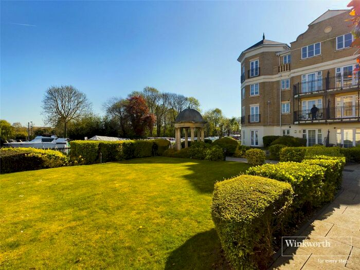 2 Bedroom Apartment To Rent In Regents Riverside, Brigham Road, Reading, Berkshire, RG1