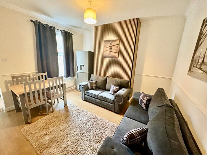 6 Bedroom House To Rent In Watkin Street, City Centre, East Midlands, NG3