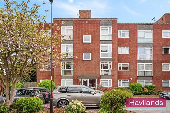 2 Bedroom Flat To Rent In Grange Gardens, London, N14